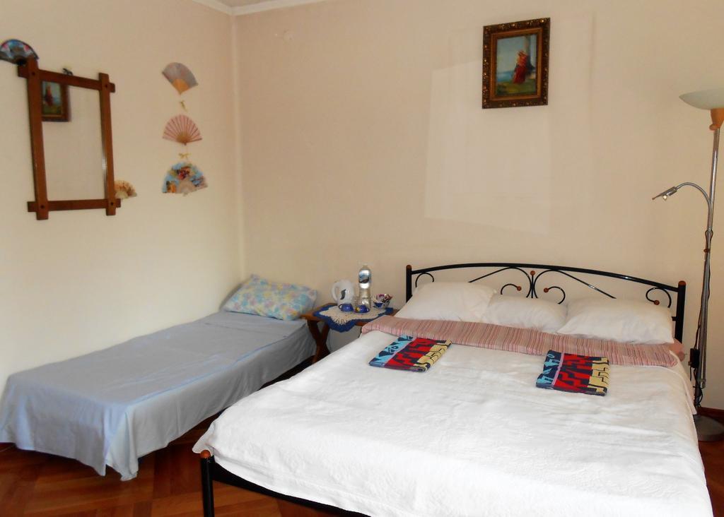 Guest House Marketti Vynohradiv Buitenkant foto